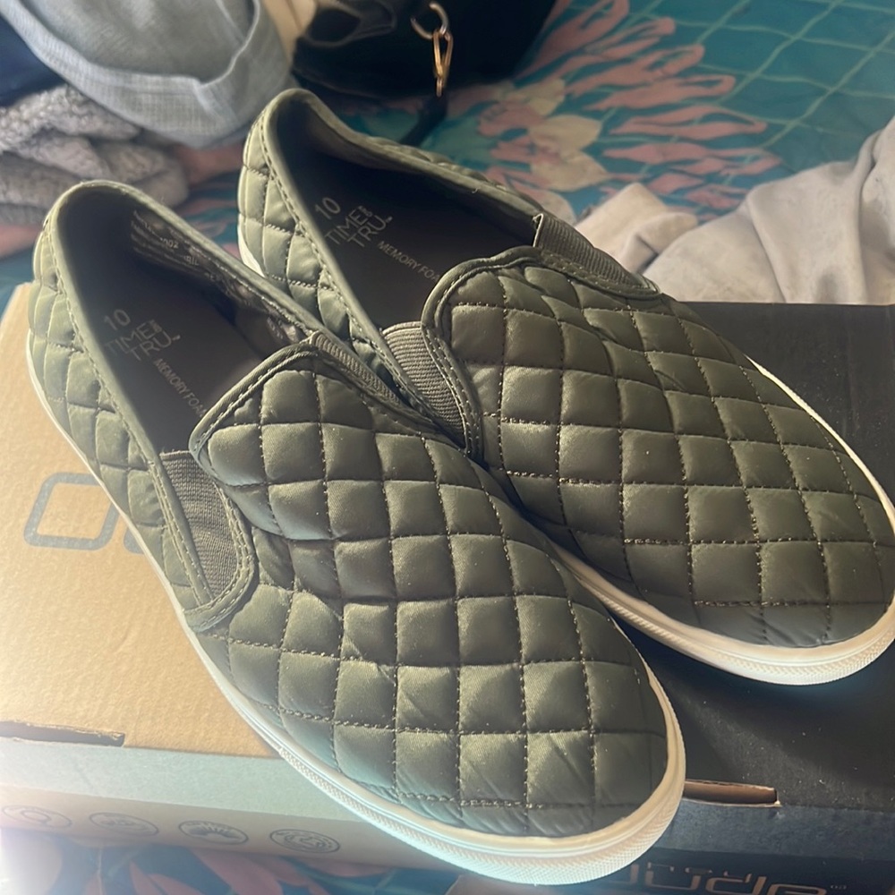 Green slip-on memory foam shoes